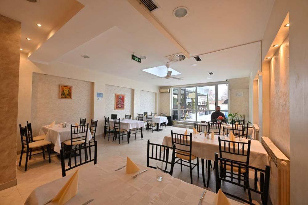 Hotel Tiski Cvet Novi Bečej 外观 照片