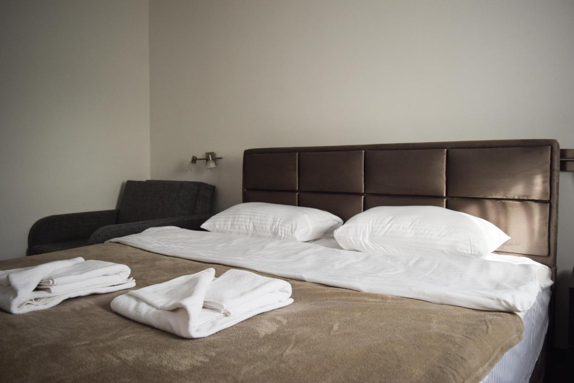 Hotel Tiski Cvet Novi Bečej 外观 照片