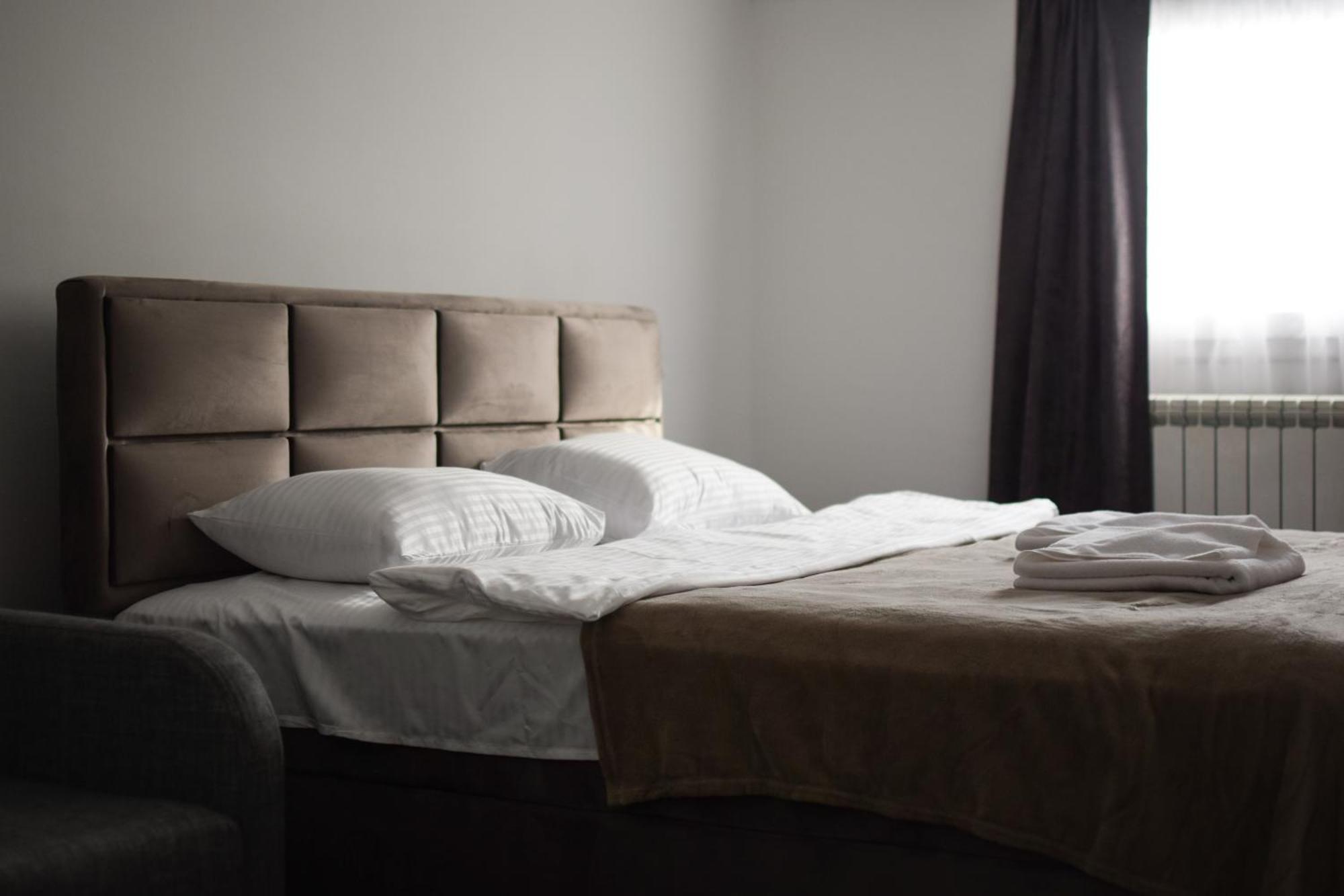 Hotel Tiski Cvet Novi Bečej 外观 照片