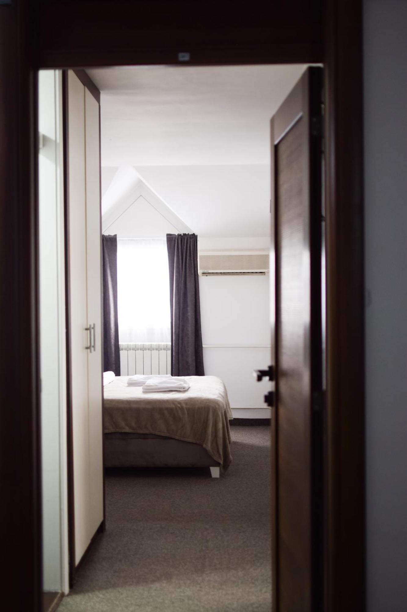 Hotel Tiski Cvet Novi Bečej 外观 照片