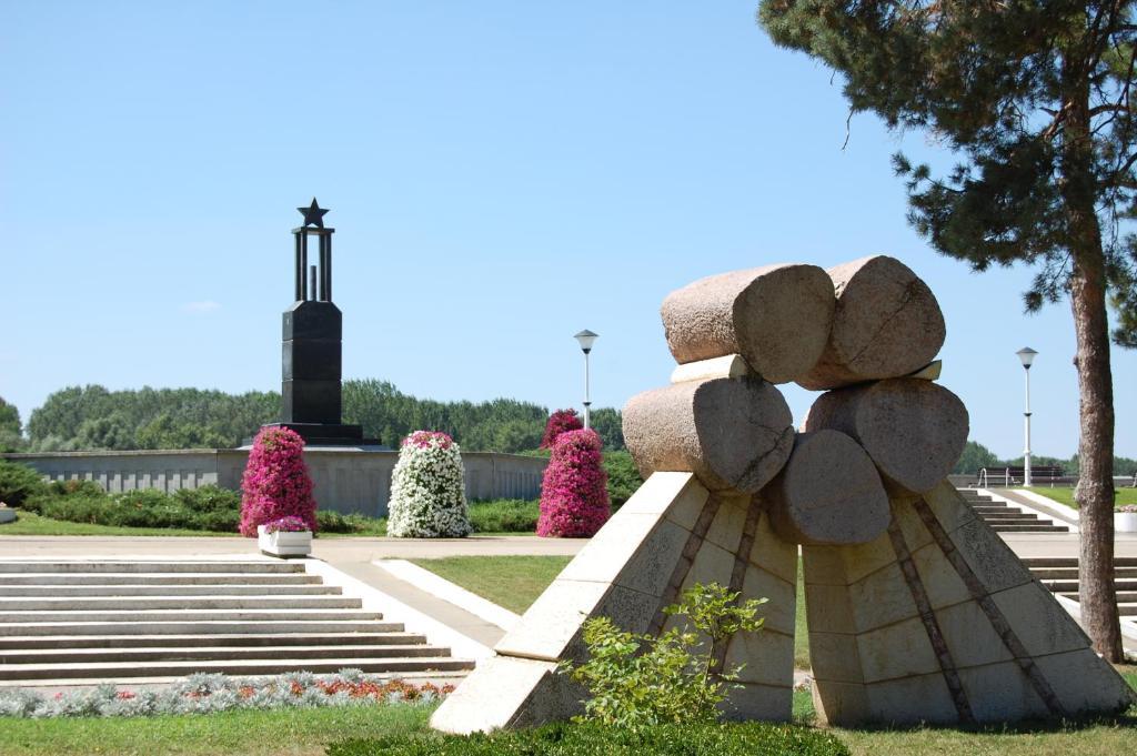 Hotel Tiski Cvet Novi Bečej 外观 照片